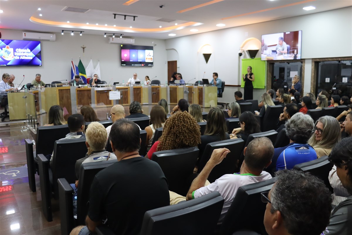 Sessão da Câmara Municipal de Alfenas em fotografia publicada no portal institucional.